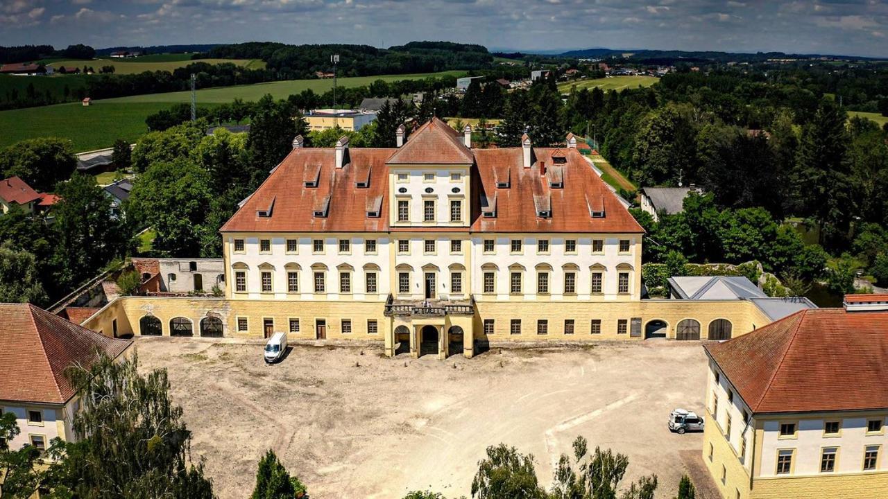 Innviertler Versailles Aurolzmunster Bagian luar foto
